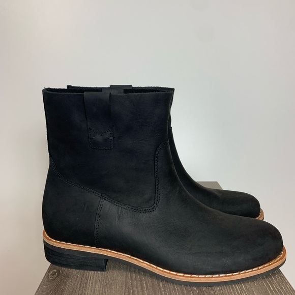 Roots Shoes - ROOTS Canada Women’s THE SHORTY BOOT Size 10 Black Nubuck Leather Minimalist